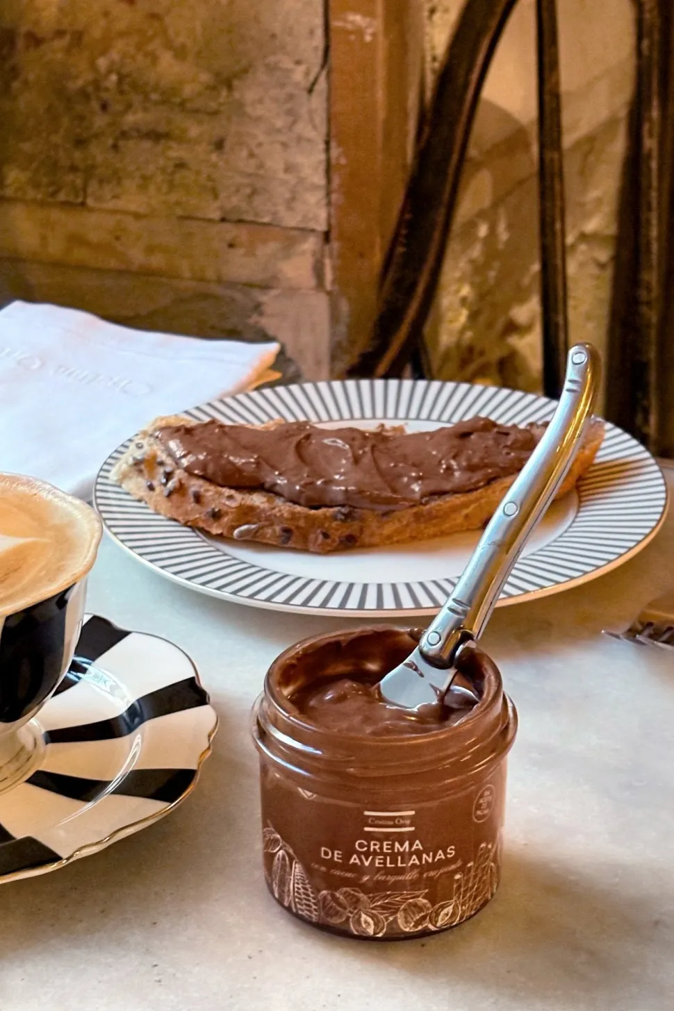 Crema De Avellanas Con Cacao Y Barquillo Crujiente
