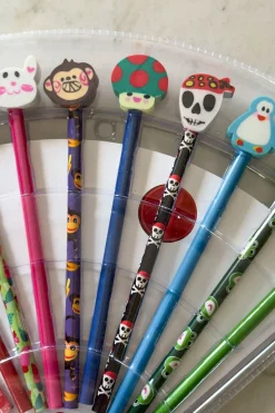 Cuaderno De Actividades Con Lápices De Colores