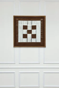 Cuadro Con Diseño Geométrico En Blanco Y Marrón