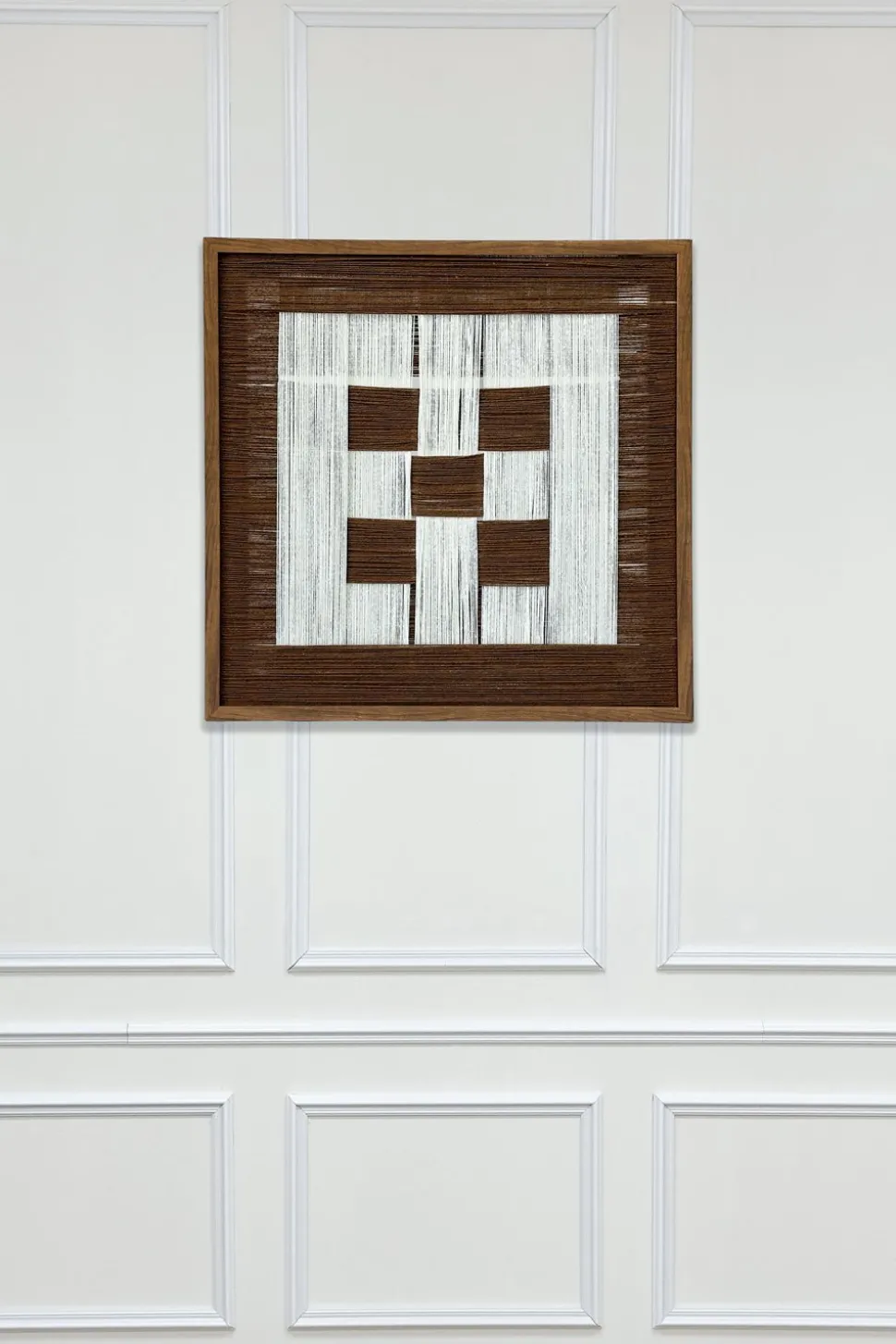 Cuadro Con Diseño Geométrico En Blanco Y Marrón