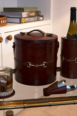 Cubitera De Cuero Con Detalle De Hierro De Caballo Y Tapa