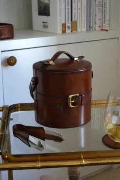 Cubitera De Cuero Con Tapa Y Detalle De Hebilla Pequeña