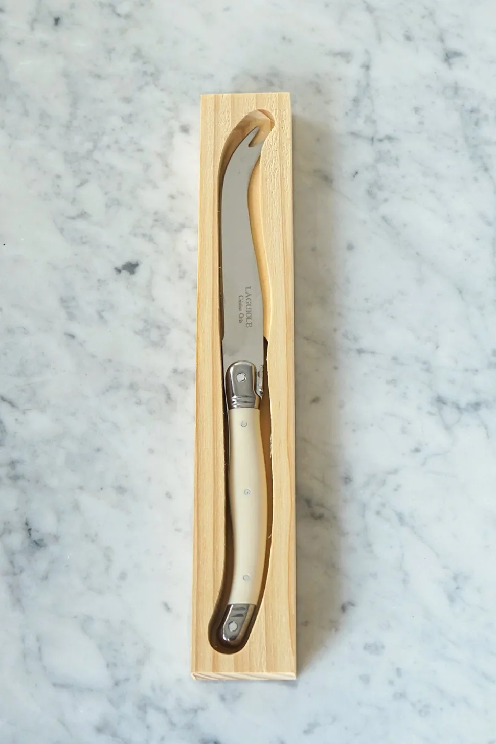 Cuchillo De Queso Blanco Cristina Oria En Caja De Madera