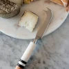Cuchillo De Queso De Mármol Y Detalle De Madera