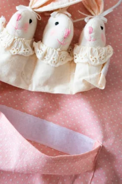 Delantal De Niños Con Diseño De Conejos & Puntos Rosas