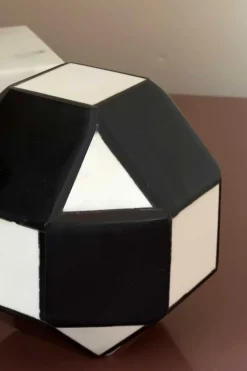 Esfera Decorativa De Resina Blanca Y Negra