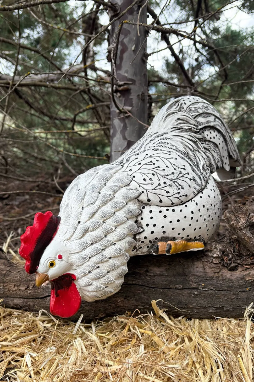 Figura Decorativa Gallina Comiendo