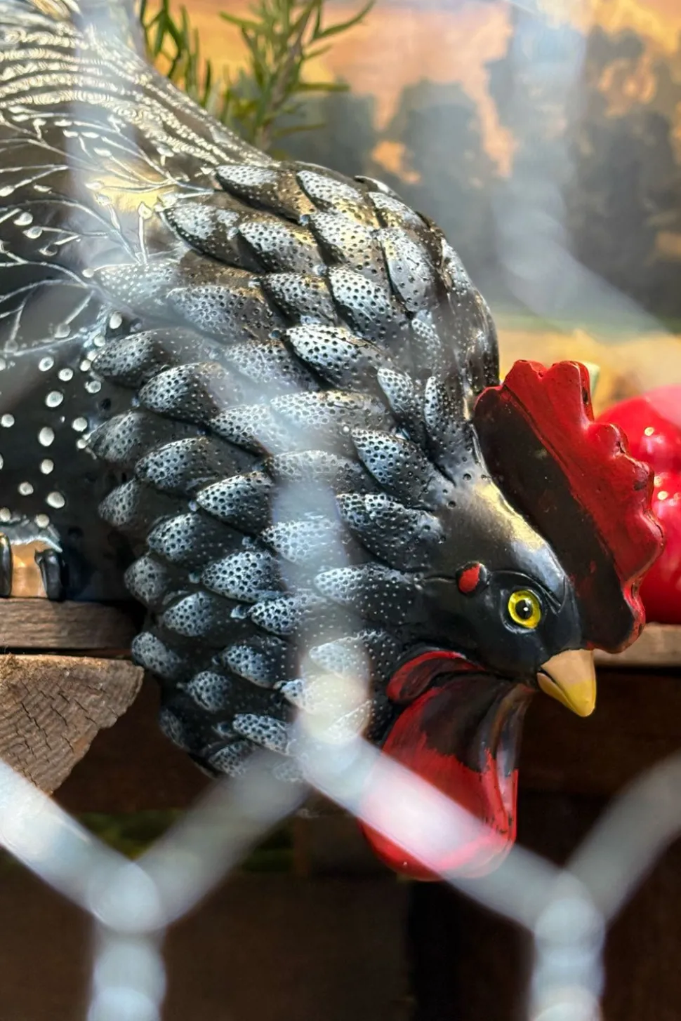 Figura Decorativa Gallina Comiendo