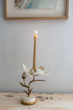 Flor Decorativa Dorada Y Blanca Diseño Magnolia
