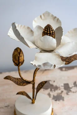 Flor Decorativa Dorada Y Blanca Diseño Magnolia