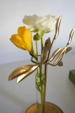 Florero De Metal Dorado Con Diseño De Planta