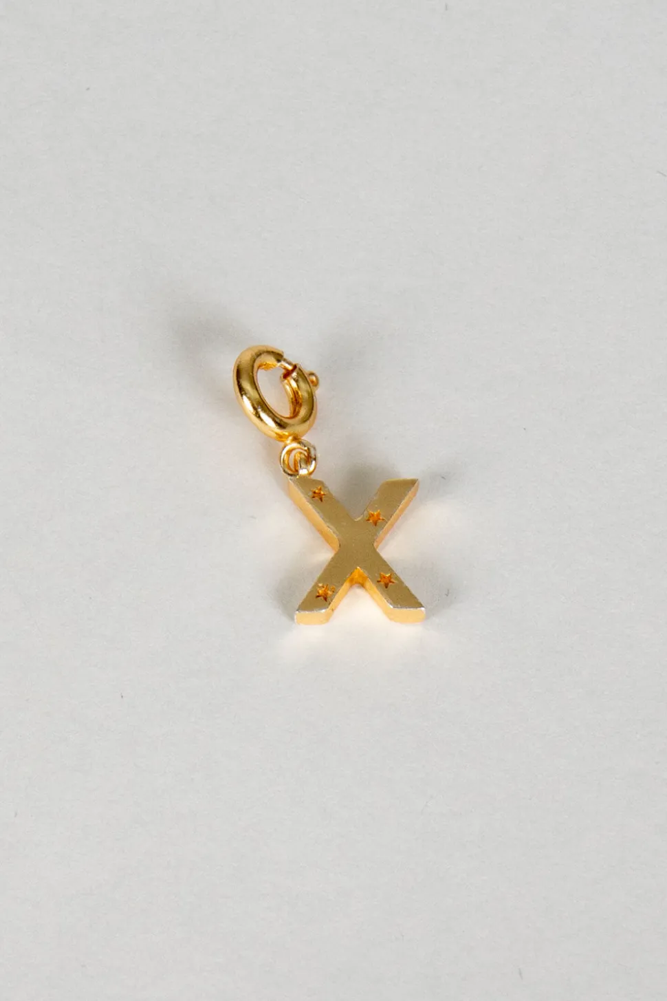 Iniciales Doradas Con Detalle De Estrellas