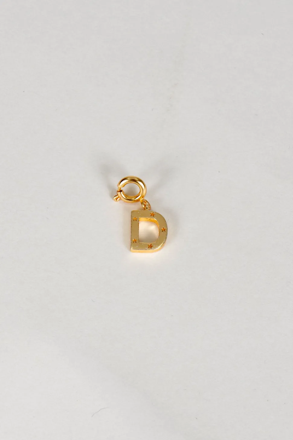 Iniciales Doradas Con Detalle De Estrellas