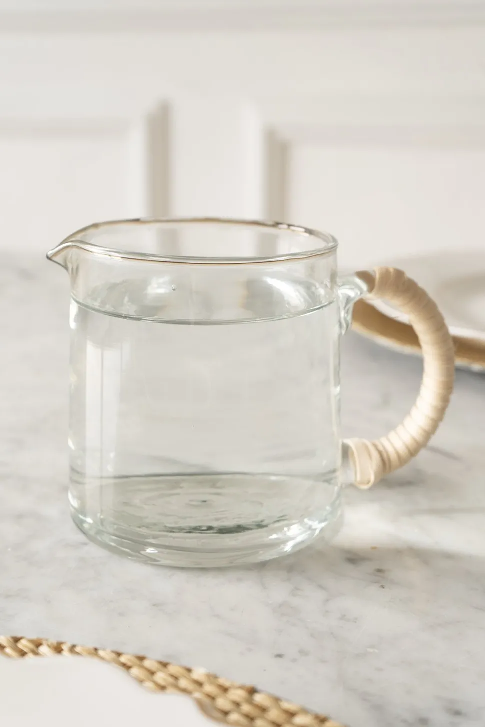 Jarra De Cristal Grande Con Asa De Mimbre