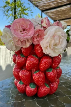 Jarrón Con Diseño De Fresas En Relieve De Porcelana