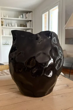 Jarrón De Cerámica Con Diseño Irregular Negro Brillante