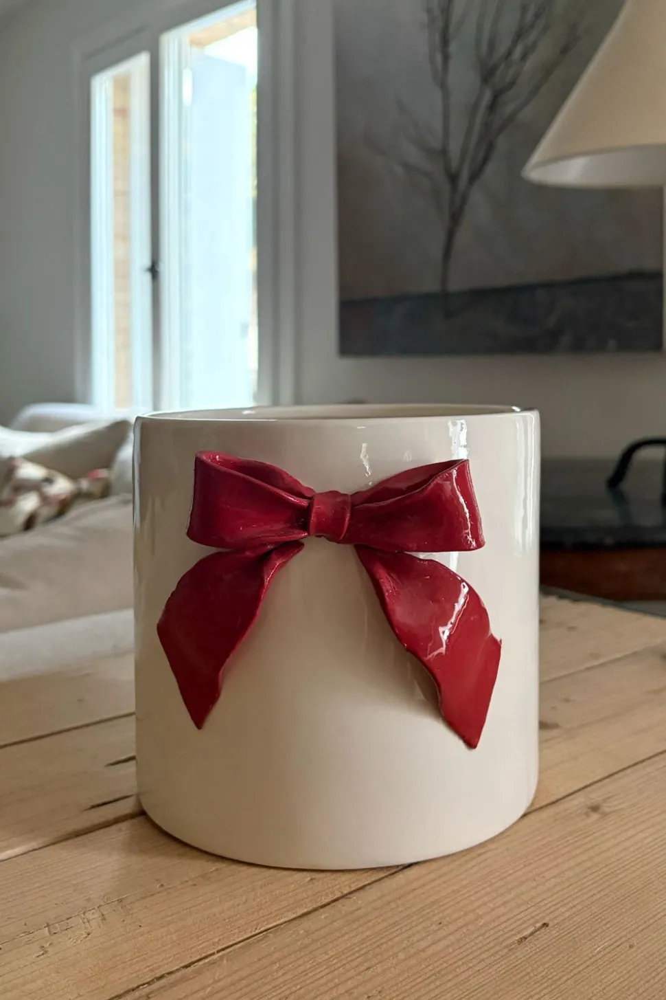 Jarrón De Porcelana Blanco Con Lazo Rojo