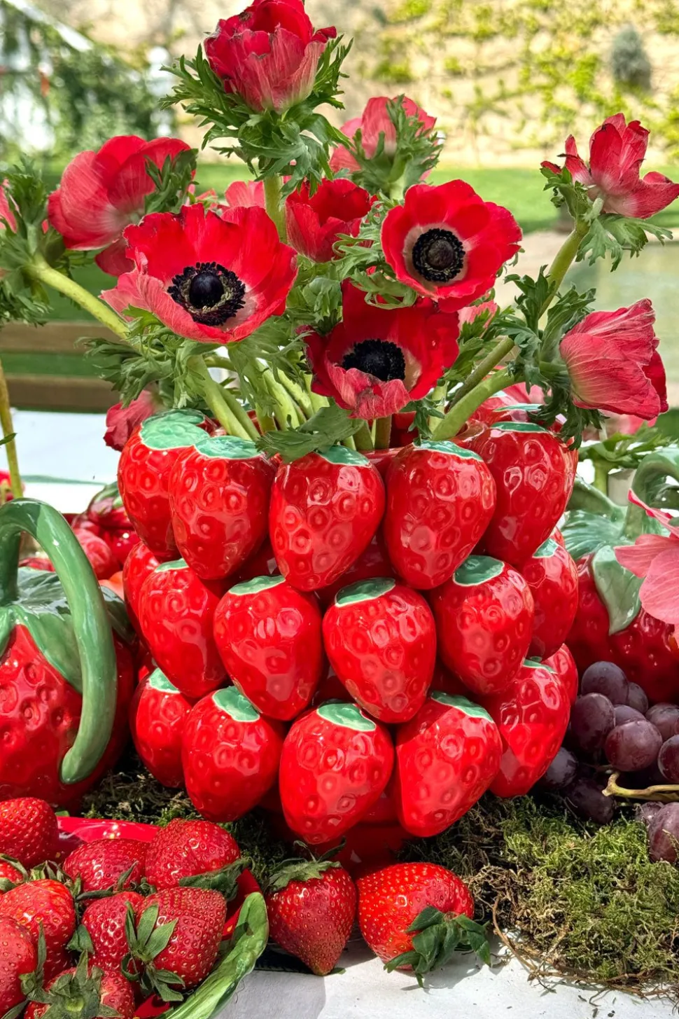 Jarrón Diseño Fresas En Relieve