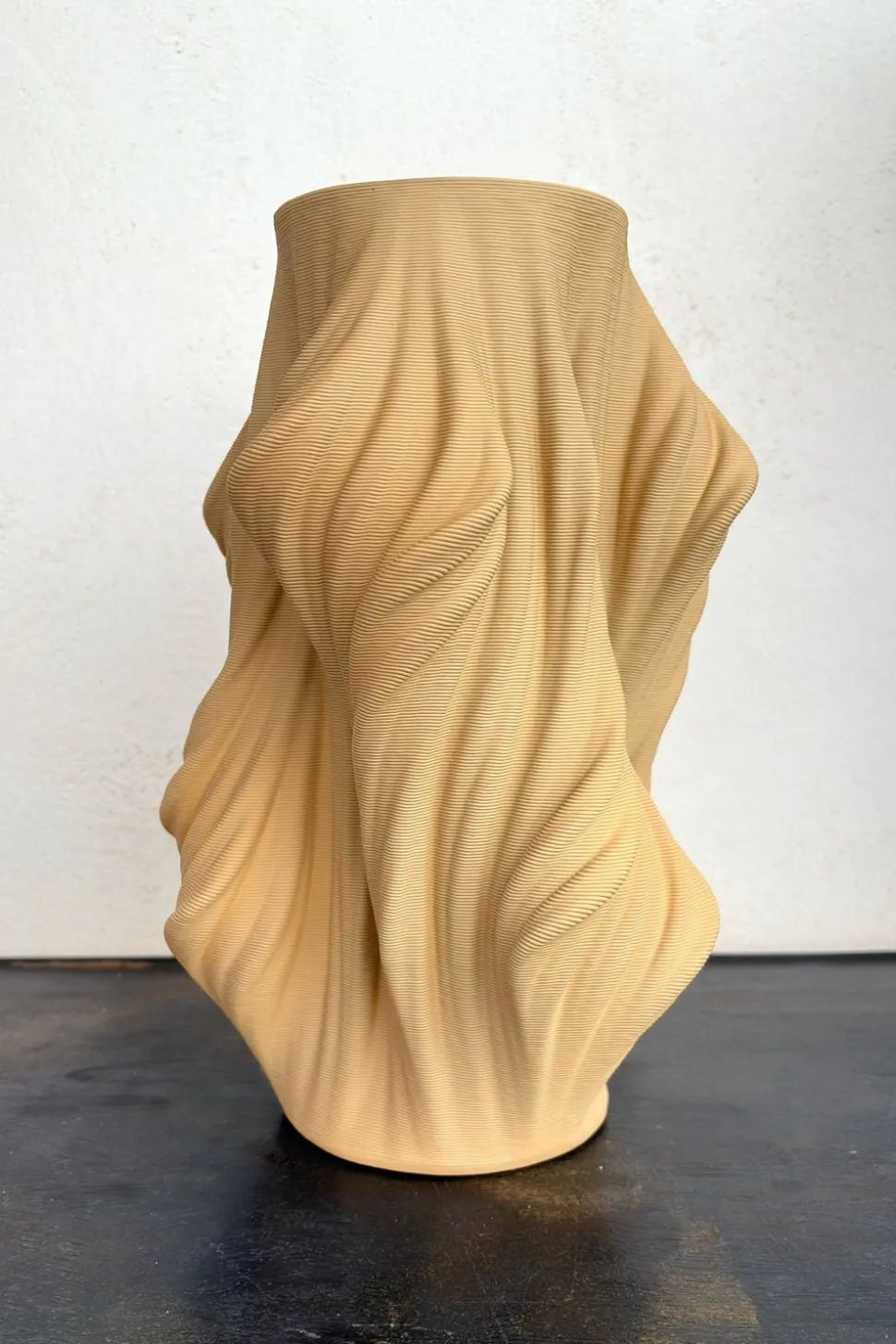 Jarrón Irregular Efecto 3D Beige Alto