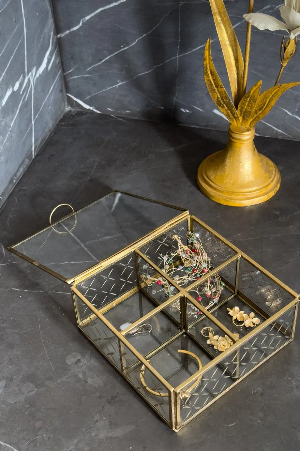 Joyero De Cristal Con Detalles Dorados