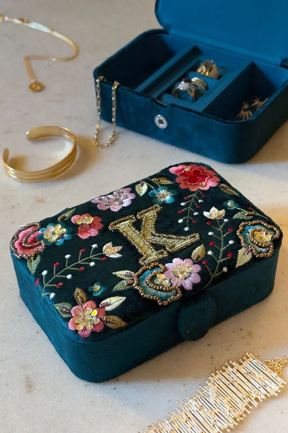 Joyeros De Terciopelo Con Iniciales Y Flores Bordadas