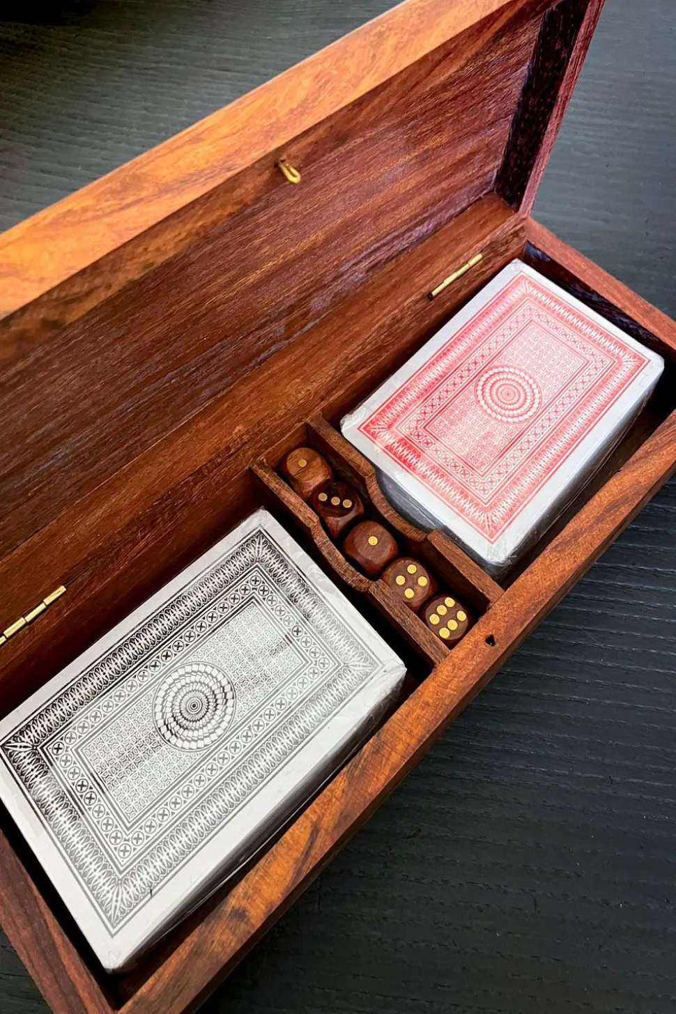 Juego De Cartas En Caja De Madera