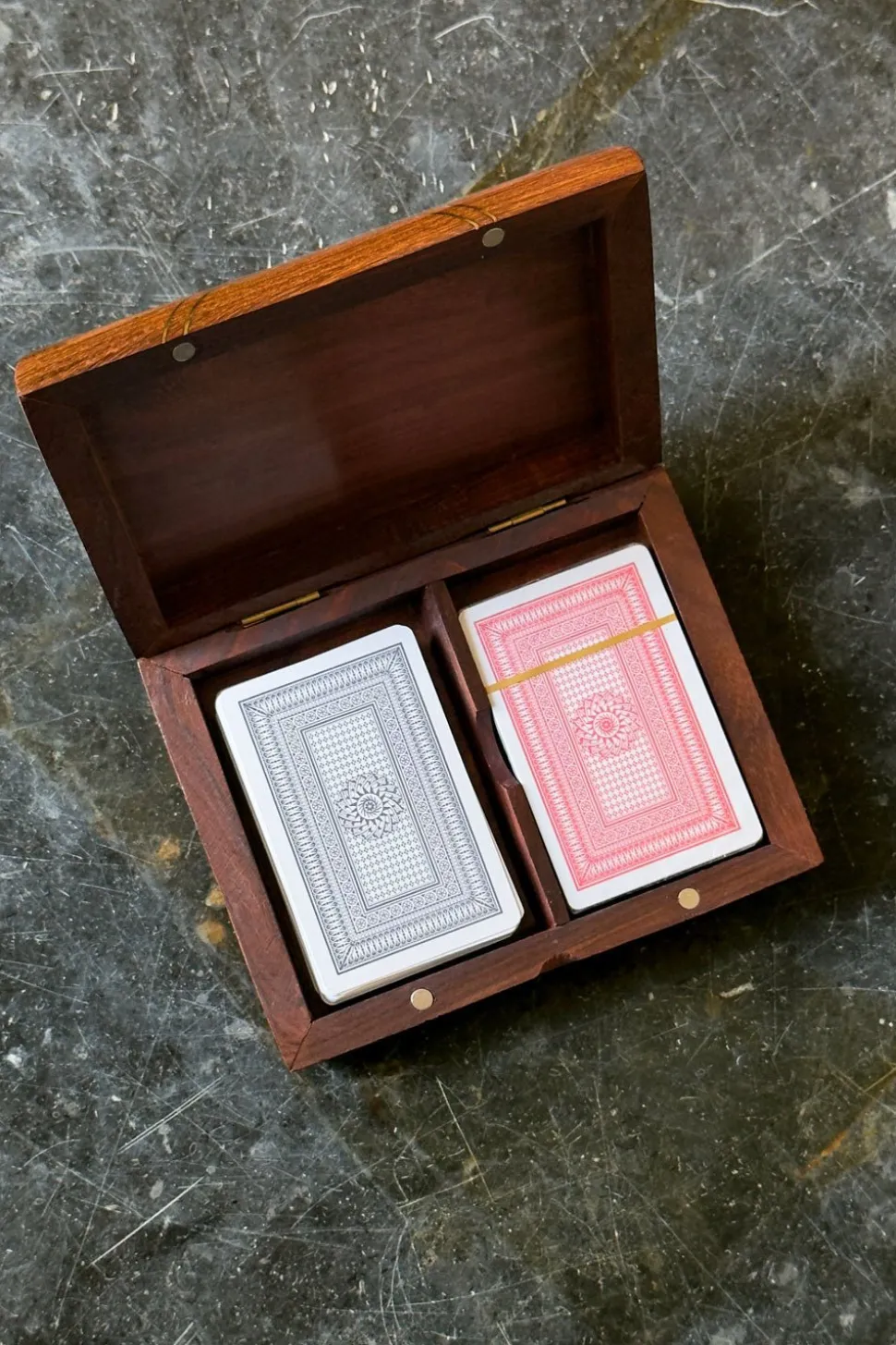 Juego Set De 2 Cartas En Caja De Madera Sheesham