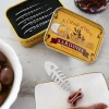 Lata Con Tenedores Para Aperitivos Con Forma De Sardinas