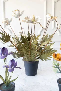 Maceta Con Amapolas Blancas De Metal