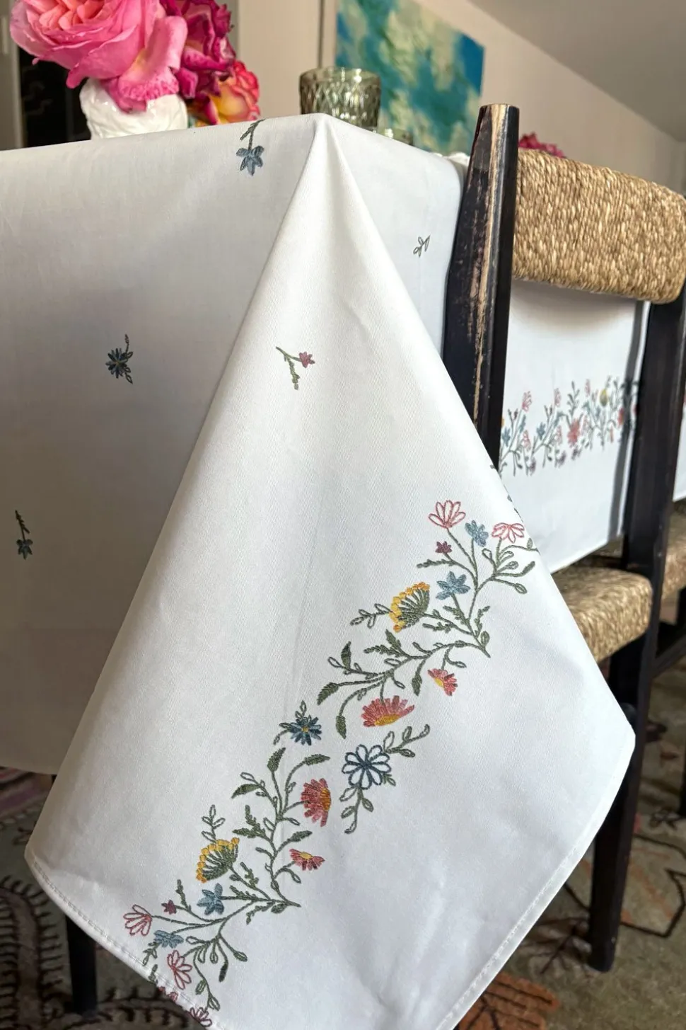 Mantel Antimanchas Con Diseño De Flores Bordadas