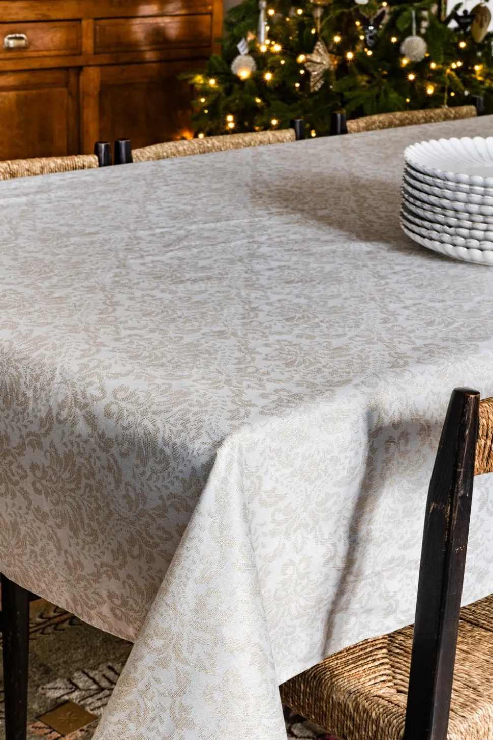 Manteles Antimanchas Con Diseño Jacquard Dorado