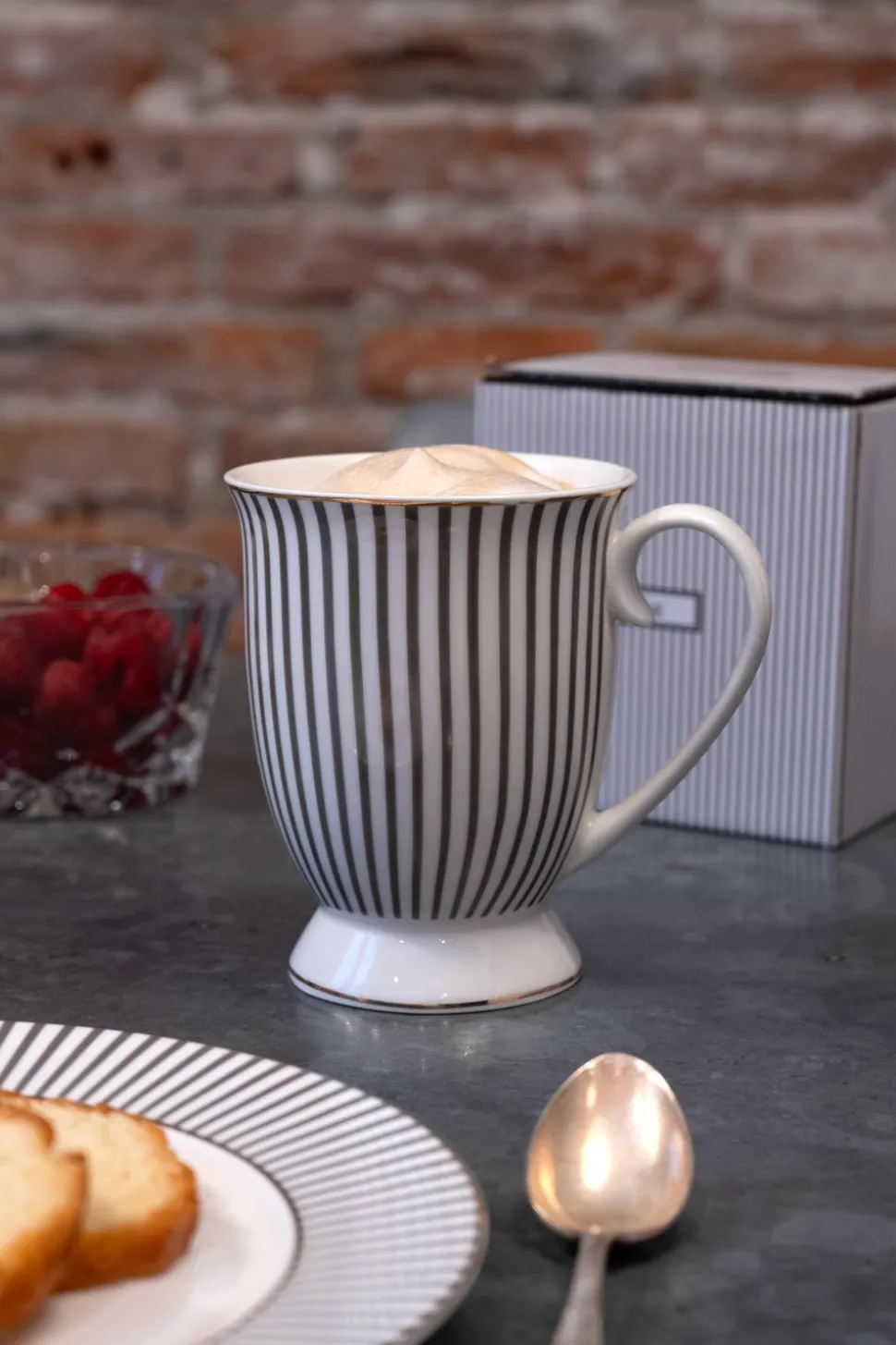 Mug Rayas Blanca Y Gris Cristina Oria
