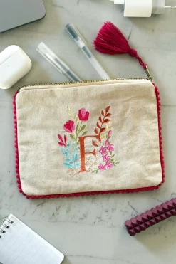 Neceser Con Inicial F Y Flores Bordadas