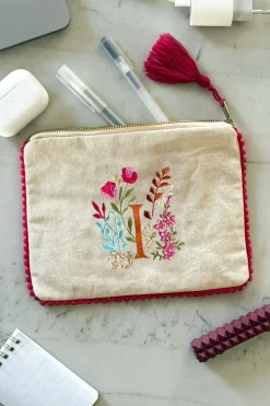 Neceser Con Inicial I Y Flores Bordadas