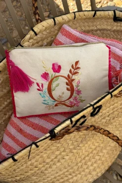 Neceser Con Inicial Q Y Flores Bordadas
