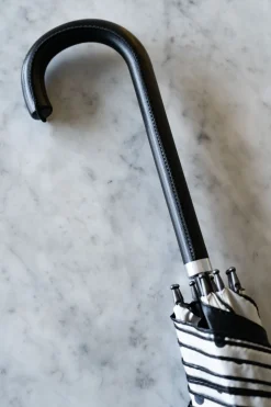 Paraguas Con Diseño De Puntos Blancos Y Negros