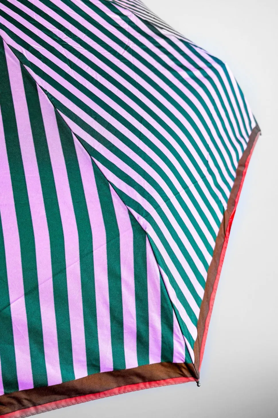Paraguas Plegable Con Diseño De Rayas De Colores