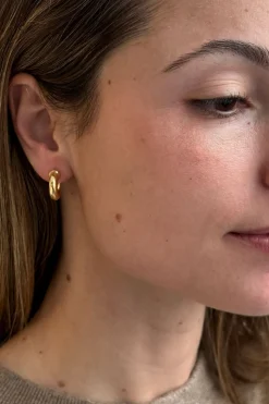 Pendientes Dorados Con Diseño De Aros Pequeños