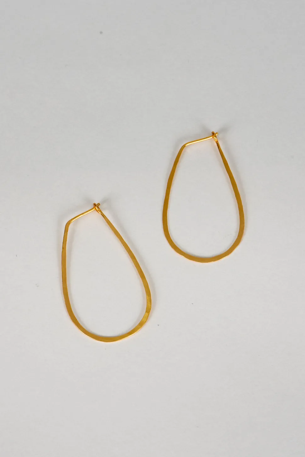Pendientes Dorados Con Diseño De Lágrimas