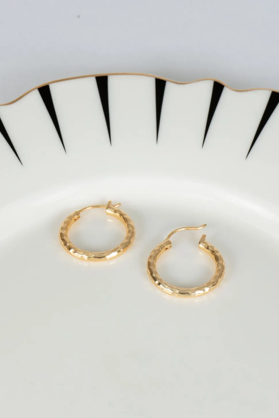 Pendientes Dorados Con Diseño De Aros Martillados