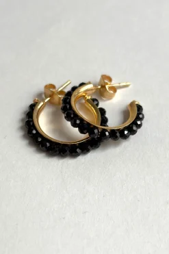 Pendientes Dorados Con Diseño De Aros Y Onyx Negras