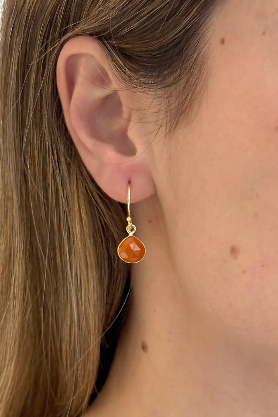 Pendientes Dorados Con Piedras Cornalinas Naranjas