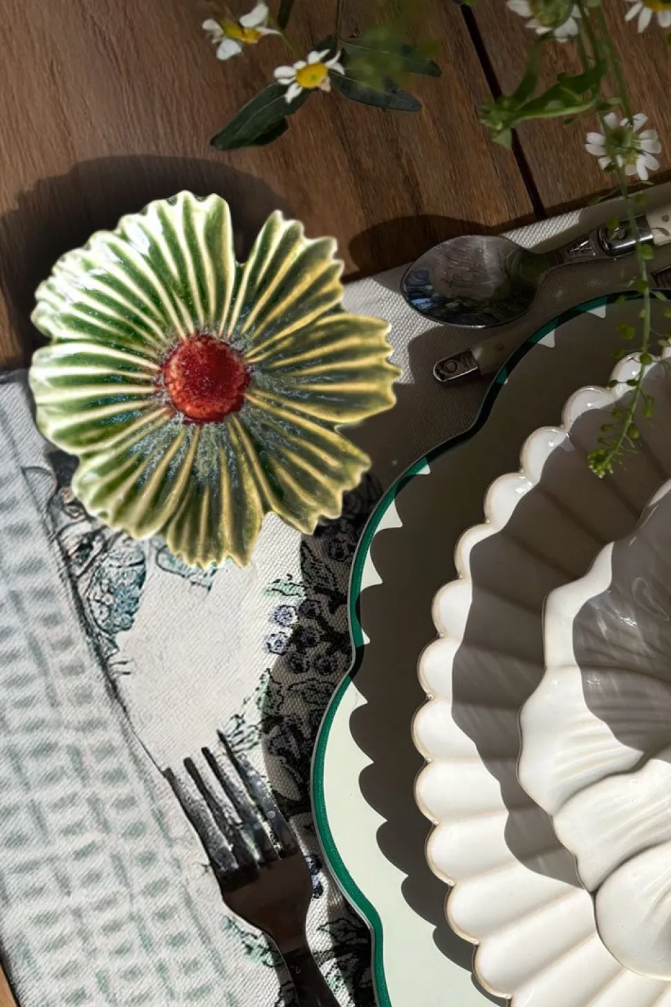 Plato Con Diseño De Flor Verde Pequeño
