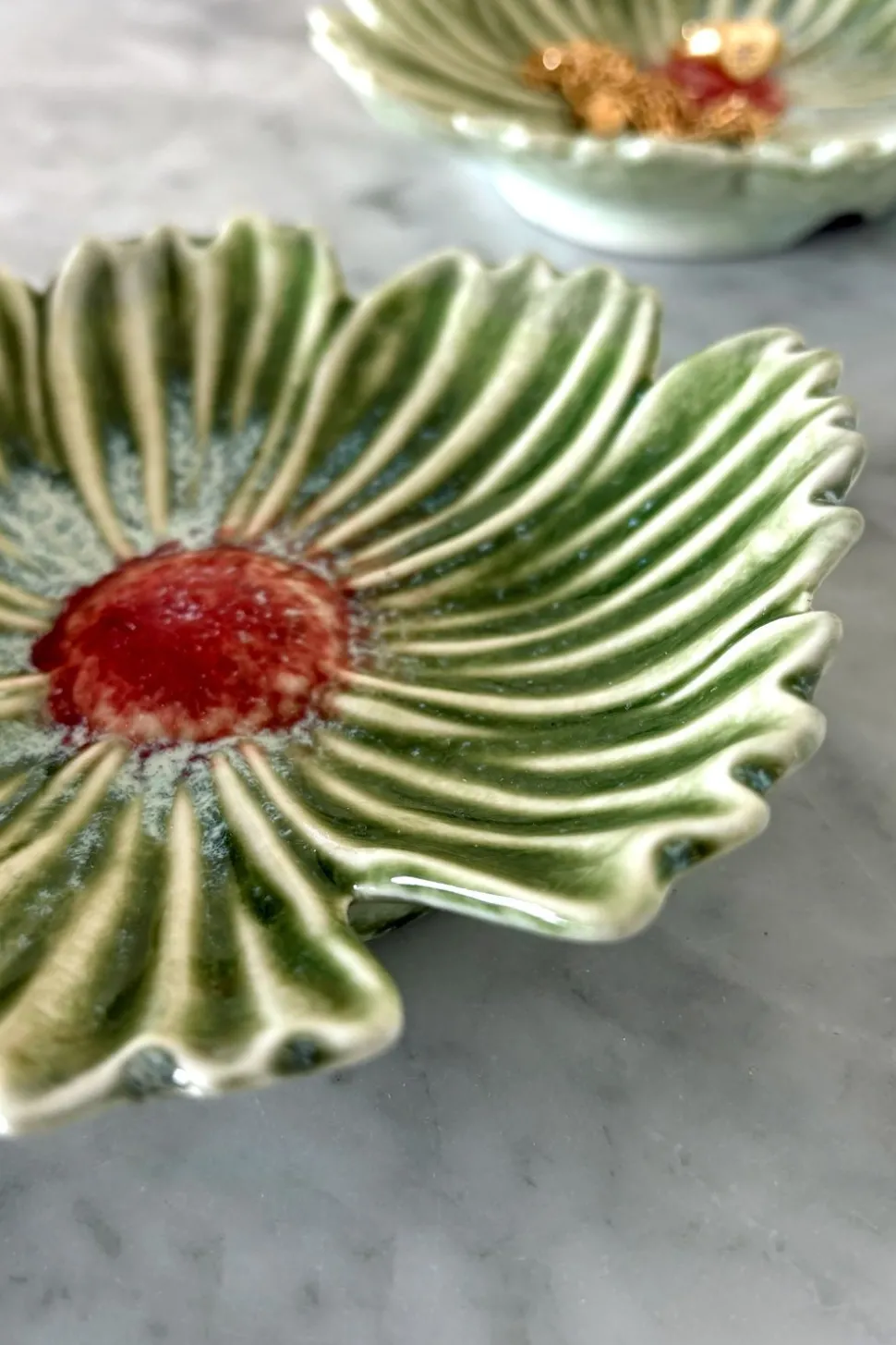Plato Con Diseño De Flor Verde Pequeño