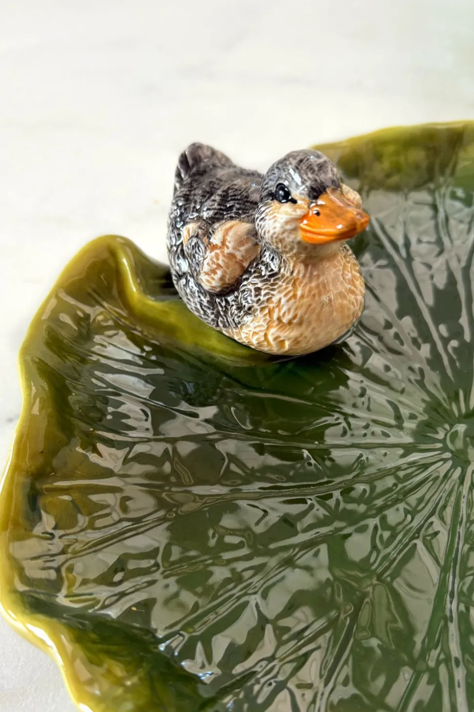 Plato Con Diseño De Hoja Y Figura De Pato