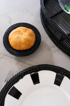 Plato De Pan De Ratán Negro