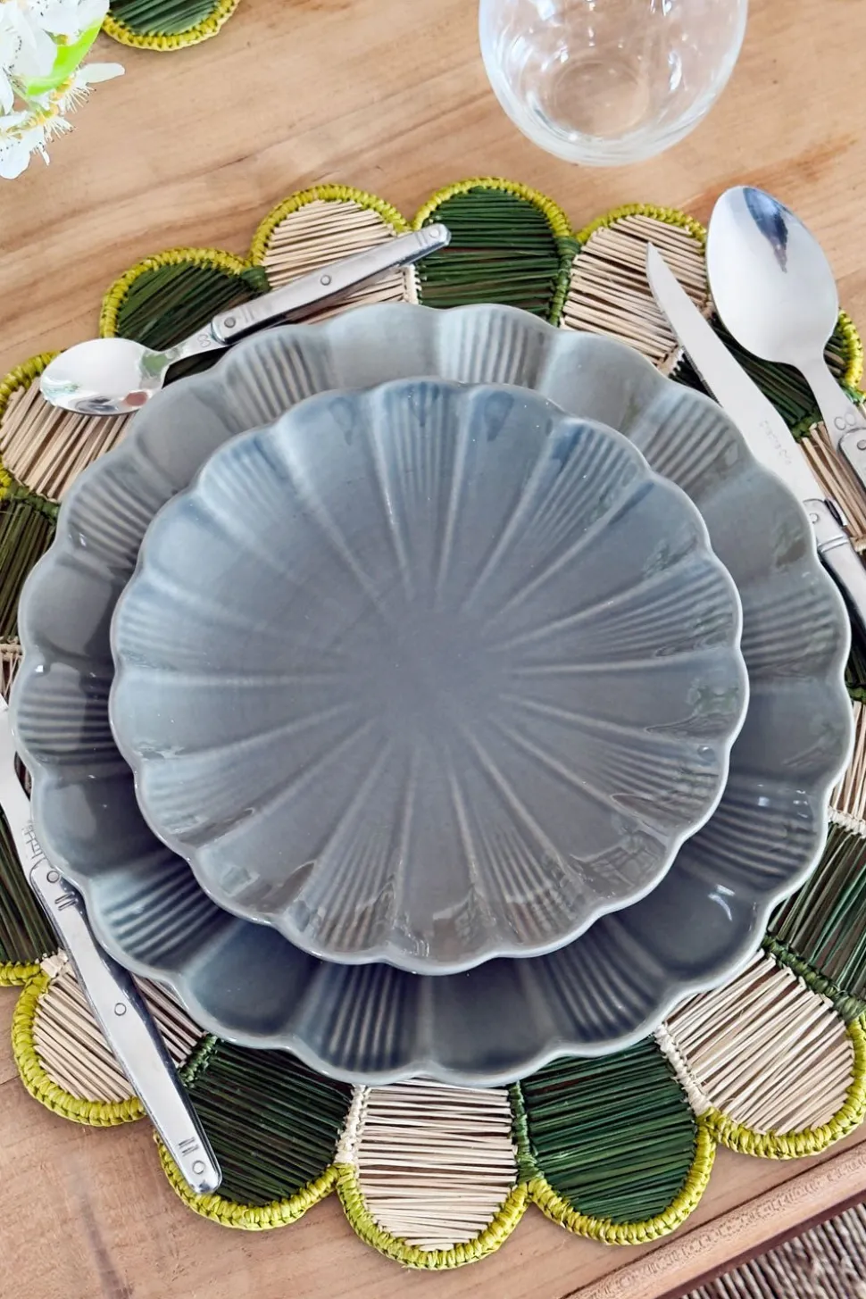 Plato De Postre De Cerámica Flor Gris
