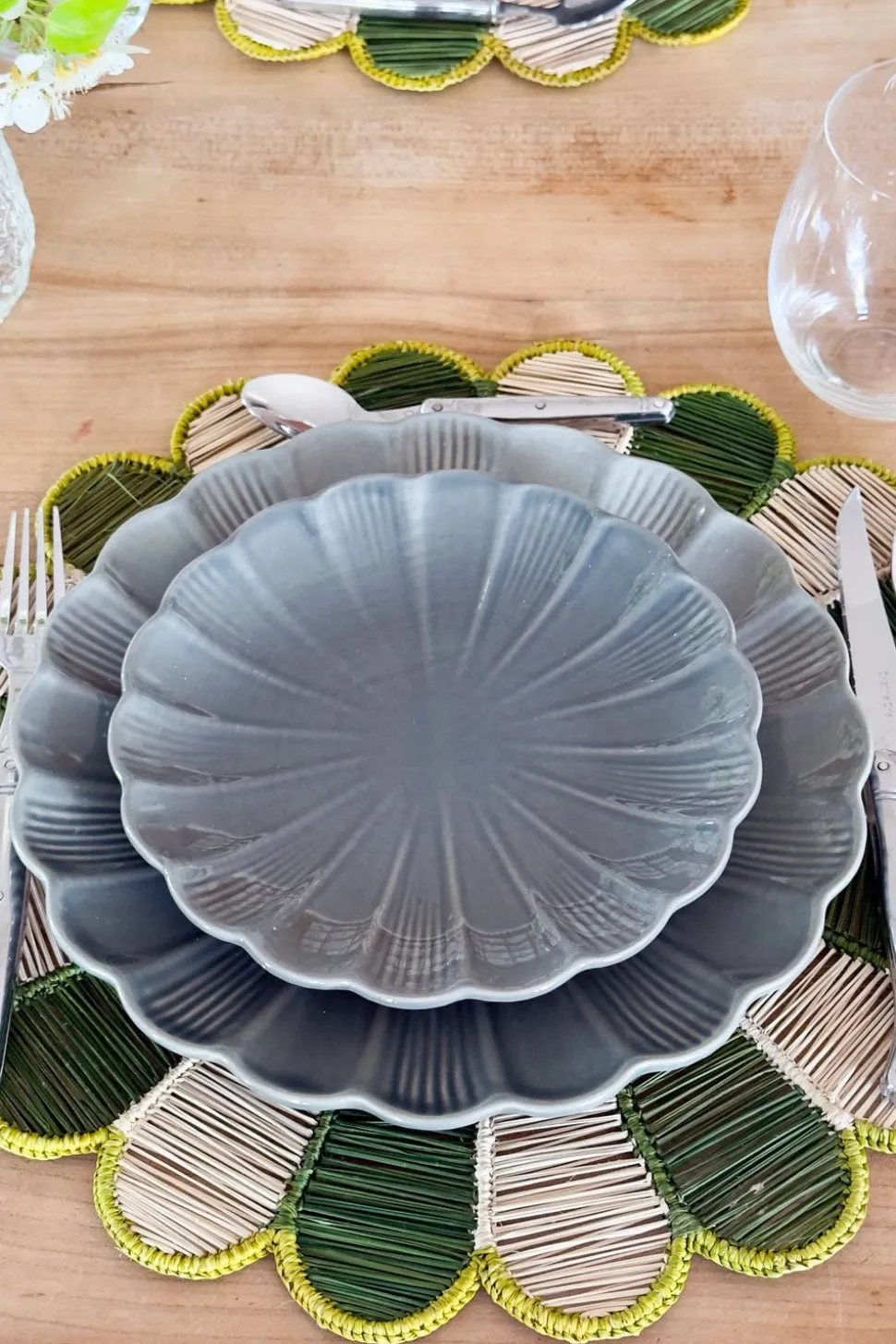 Plato De Postre De Cerámica Flor Gris