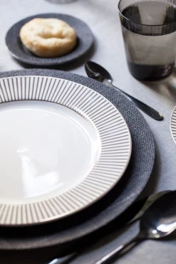 Plato Llano Blanco Y Gris Cristina Oria