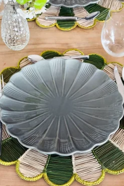 Plato Llano De Cerámica Flor Gris